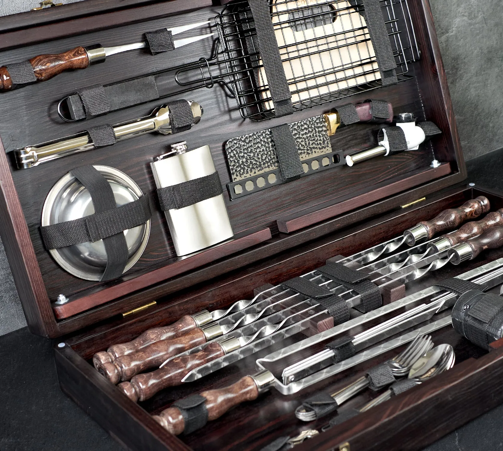 “Chameleon" Camping Accessories BBQ Skewers Set  in a Wooden Case - Table, 34 items